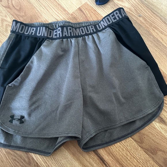 Under armour women’s shorts - Picture 3 of 5